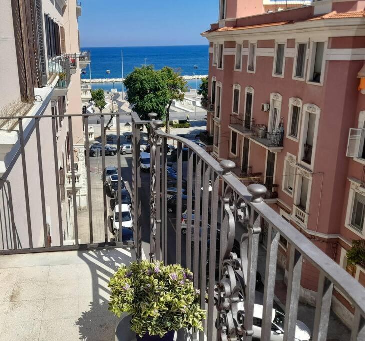 Casa Jole, Appartamento In Centro Bari Buitenkant foto